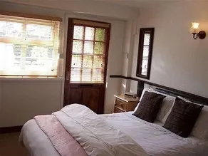 Oakland House - Image 3