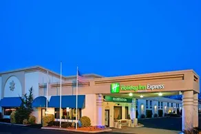 HOLIDAY INN EXPRESS PARAMUS - Image 2