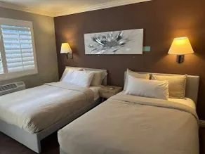 Days Inn long beach - Image 4