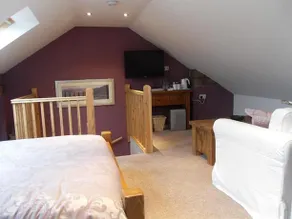 Chesterfield House - Image 3
