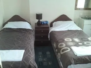 Glendale Guesthouse - Image 3