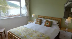 Urquhart Bay Bed and Breakfast - Image 5