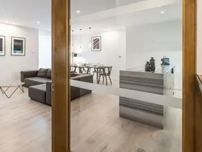 The Daniel Day Lewis Suite - Hiphipstay - Image 3
