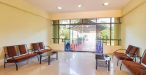 Hotel Crystal Court - Image 2