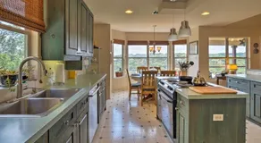2 Furnished Decks and Lake Views Austin Escape - Image 5