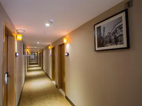 IU Hotel Shijiazhuang Shifu Street - Image 2