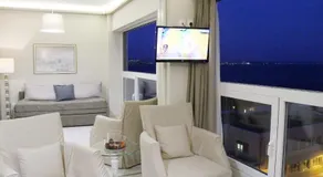 Waterfront Luxury Sea View Apartment - Image 5