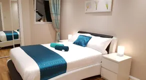 Glasgow's City Centre Refined 3 bedroom apartment - Image 5