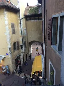 Au coeur de la vieille ville - Image 2