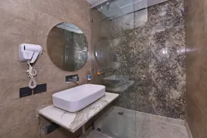 Hotel Nitya Maharani - Image 4