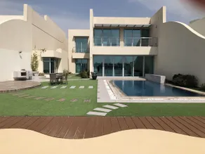 Luxury villa with private pier - Image 1
