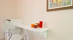 Quarto de Casal Banheiro Privativo Ar Condicionado Frigobar na Avenida Carlos Gomes - Image 4