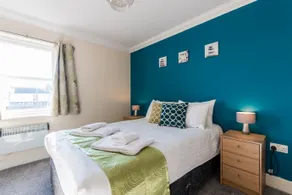 Godwin Court Apartments - Image 1