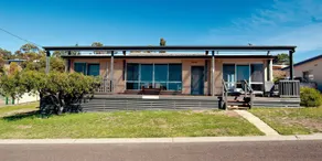 Blue Wren Beach House - Image 1