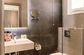 Mimosa Hotel Esperion - Image 4