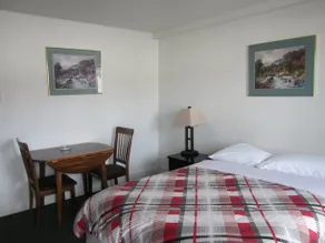 Hideaway Inn - Image 5