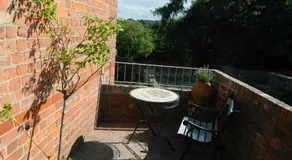 River View Apartment - Image 5