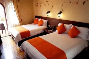 Cruz Loma Hotel - Image 2
