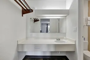 Zen Living Suites Extended Stay - Jacksonville - Orange Park - Image 3
