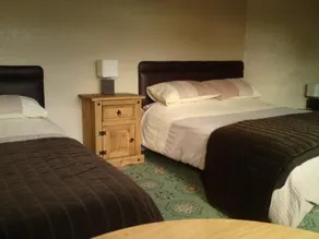 Lamb Inn Guesthouse - Image 3