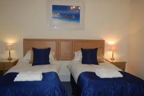 Warwick House - Image 3