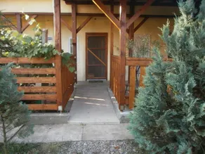Gyümölcsös Vendégház Poroszló Tisza tó Fruit Orchard Guest House Poroszló Lake Tisza - Image 2