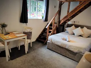 The Dolphin Inn - Image 5