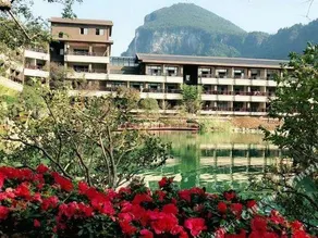Fanjing Cloud Villa Hotel - Image 3