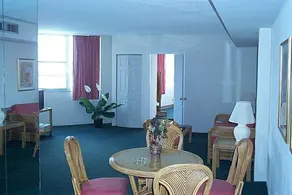 Four Ambassadors Apartments - Image 4