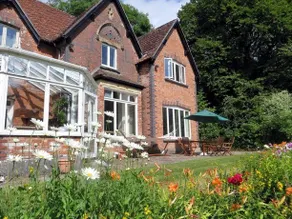 YENNADON HOUSE, DEVON - Image 2