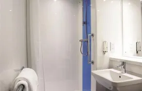 Travelodge Watford Central - Image 5