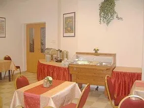 Hotel Queen Mary - Image 2