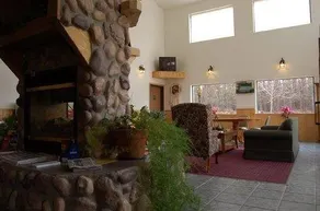 Zellar's Village Inn - Image 3