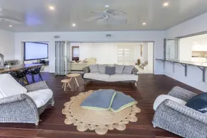Waterfront Entertainer - Image 4