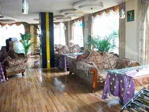 CROWN HOLIDAY HOTEL - Image 4