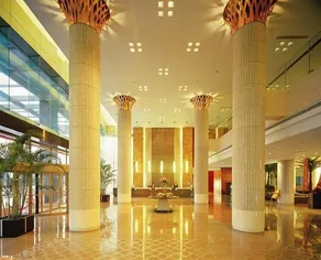 Peninsula Hotel - Image 2
