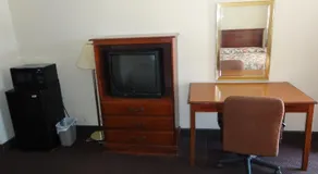 Budget Inn Selma - Image 3