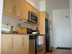 Kashaneh Guest House - Bayview Avenue - Image 4