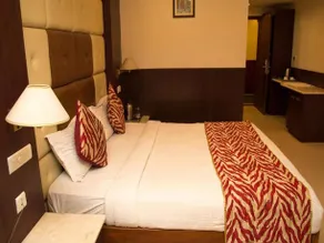 OYO Premium Nayapalli IRC Village - Image 5