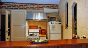 Art on Attfield - cute heritage 1 bedroom stone cottage - Image 4