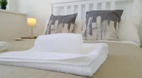 Reading Centre Apartment by Shepherd Serviced Apartments - Image 3