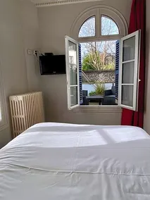 Celine (Hôtel de la Gare) - Image 4