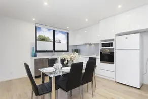 Luxurious Townhouse in Perfect Location - Image 5