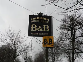 Arch House Bed & Breakfast - Image 2