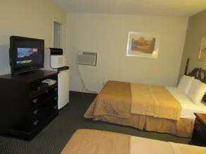 Country Comfort Inn - Image 4