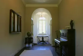 Pradia's Modern Retreat - Image 2