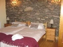 Nell's Farm House - Image 4