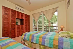 Private townhome 2 blocks from the beach and restaurants - Image 3