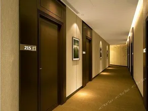 Shanghai Yifeng Business Hotel - Image 5