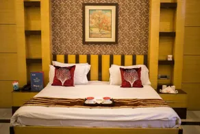 OYO Rooms Vishal Khand - Image 5